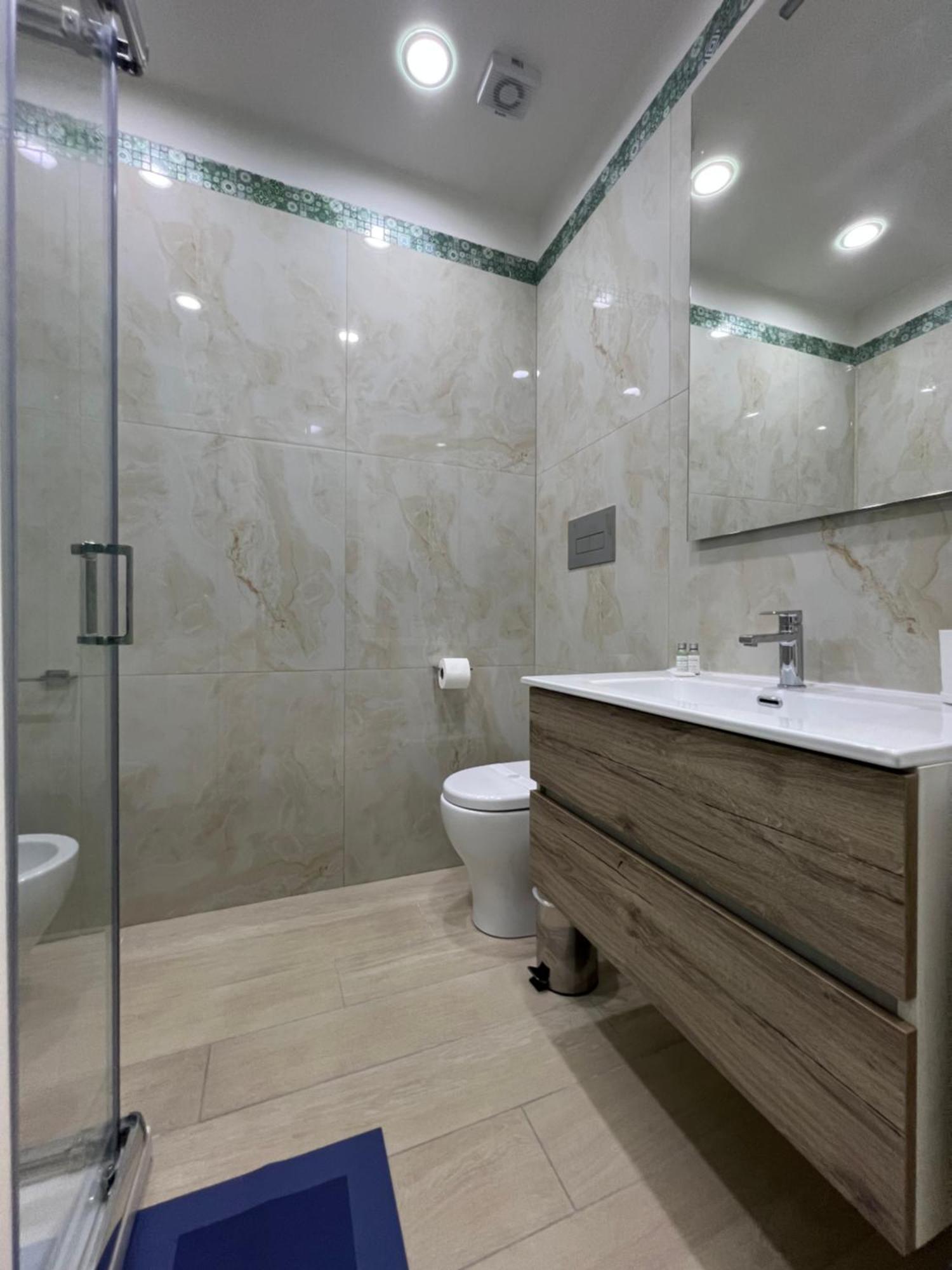 Blu 19 Hotel Наполи Екстериор снимка