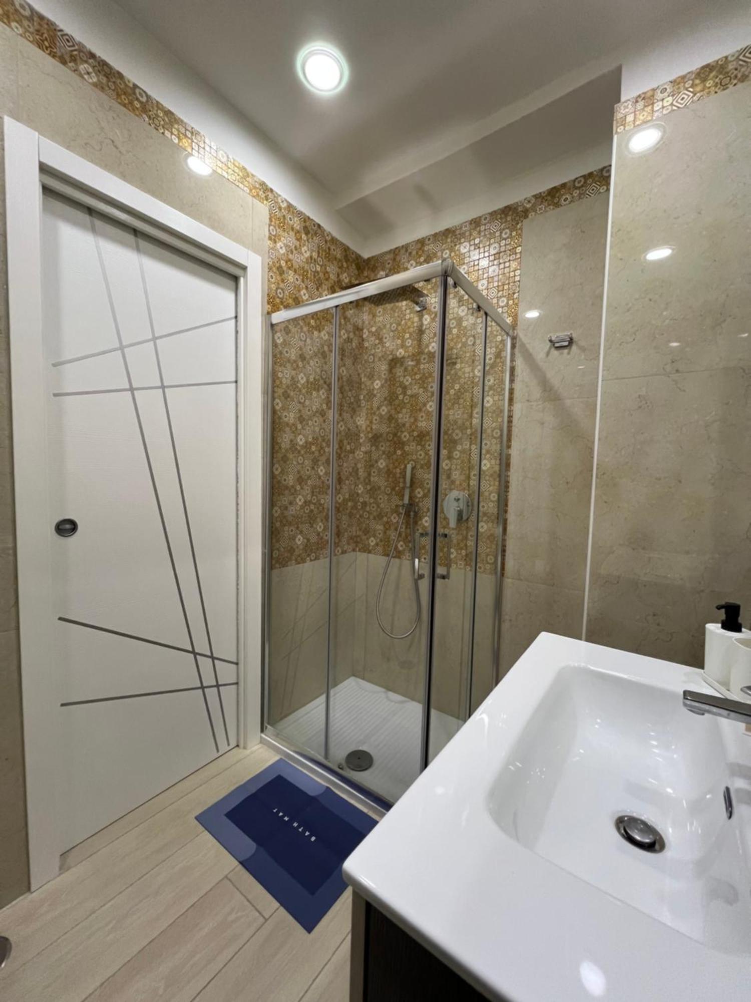 Blu 19 Hotel Наполи Екстериор снимка
